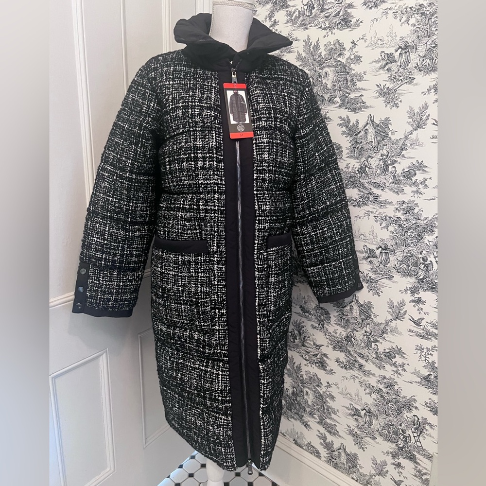 Bernardo women’s NWT  Black and White LongPuffer Coat med BRAND NEW